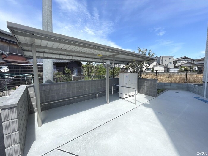 物件外観写真4　(駐輪場)