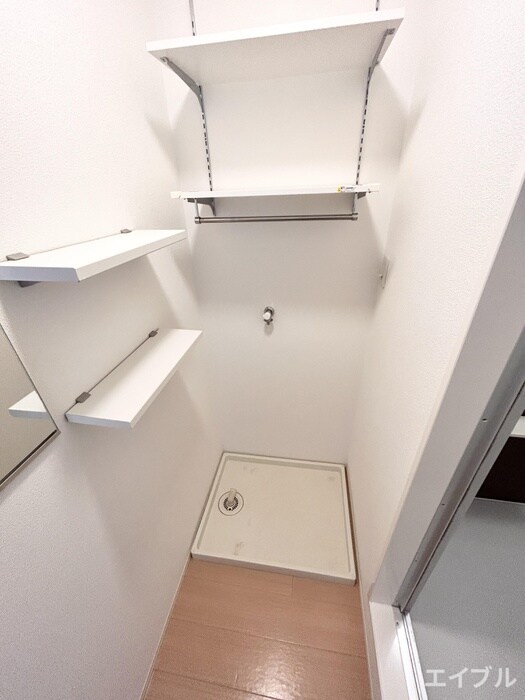 物件内観写真11　(洗濯機置場)