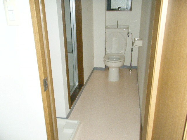 物件内観写真8　(トイレ)