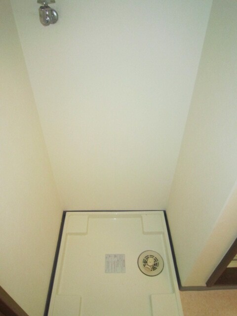 物件内観写真10　(洗濯機置場)