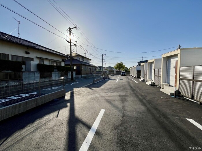 物件外観写真3　(駐車場)