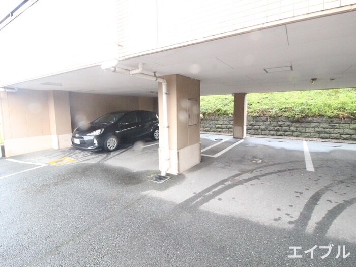 物件外観写真4　(駐車場)