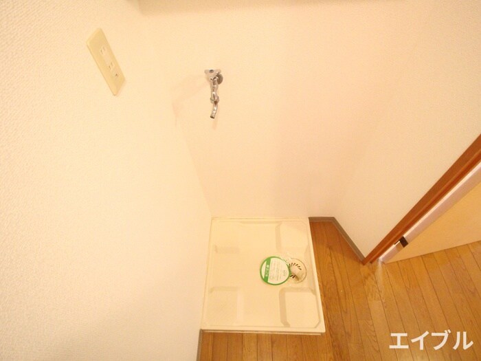 物件内観写真10　(洗濯機置場)