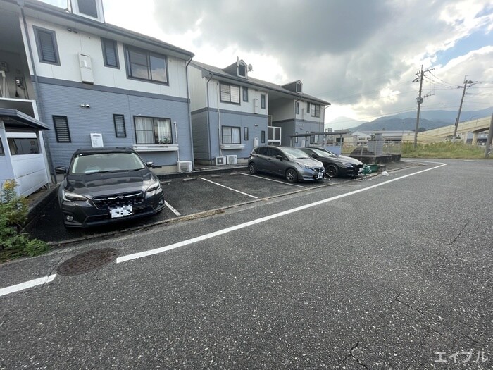 物件外観写真2　(駐車場)