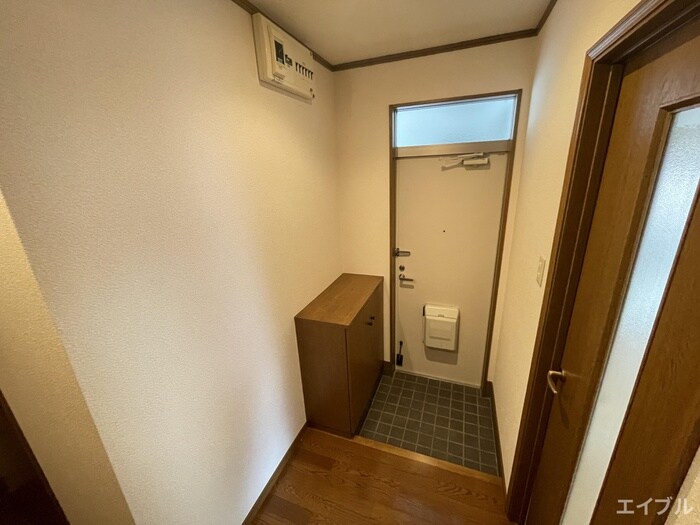 物件内観写真10　(玄関)