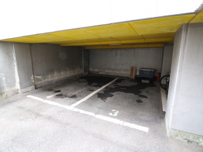 物件外観写真4　(駐車場)