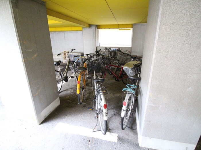 物件外観写真5　(駐輪場)