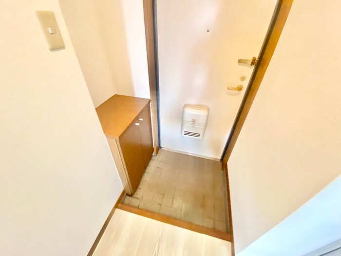 物件内観写真12　(玄関)