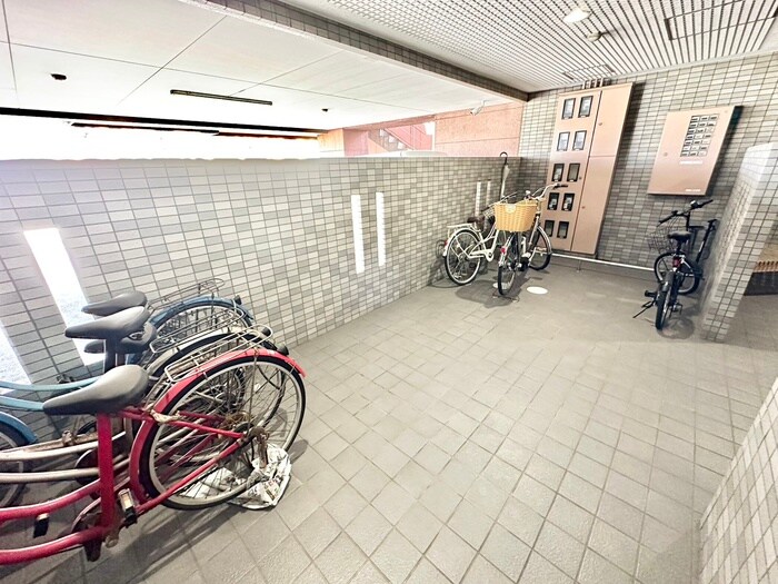 物件外観写真5　(駐輪場)