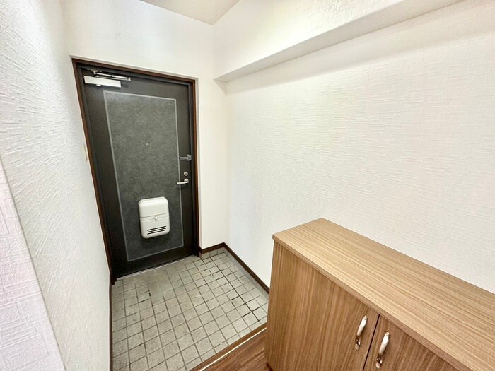 物件内観写真14　(玄関)