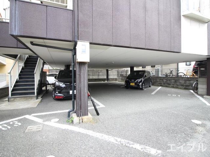 物件外観写真2　(駐車場)