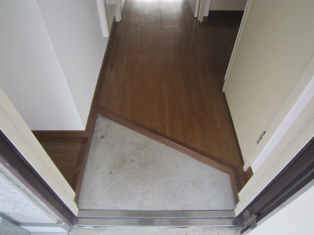 物件内観写真6　(玄関)