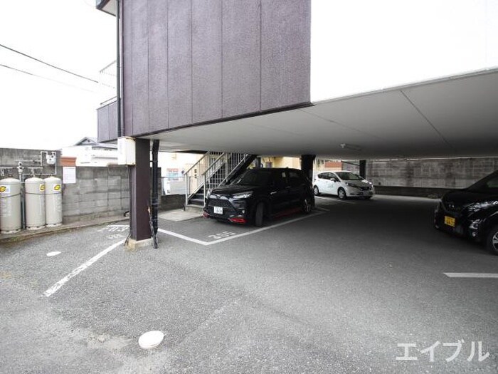 物件外観写真5　(駐車場)