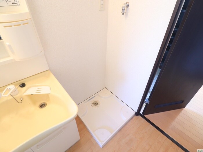 物件内観写真12　(洗濯機置場)