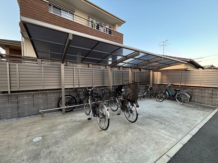 物件外観写真3　(駐輪場)