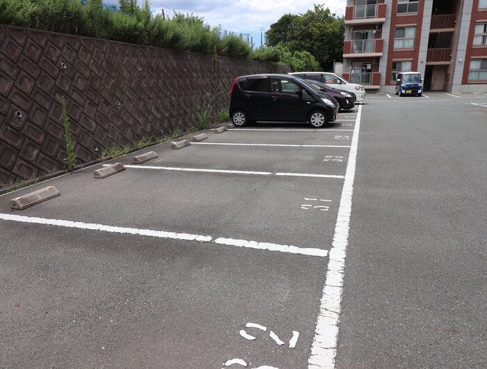 物件外観写真4　(駐車場)