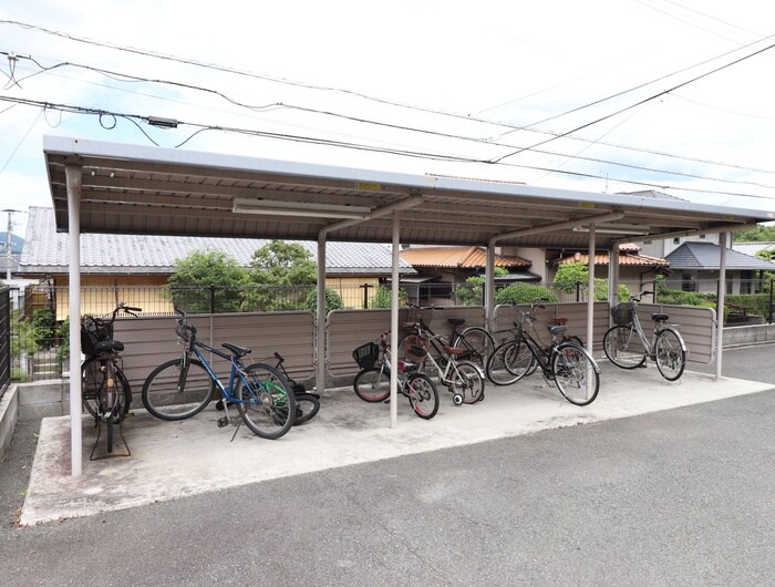 物件外観写真5　(駐輪場)