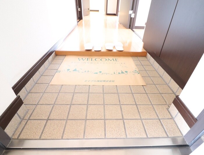 物件内観写真13　(玄関)