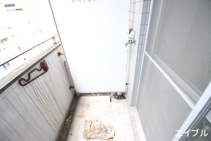 物件内観写真18　(洗濯機置場)