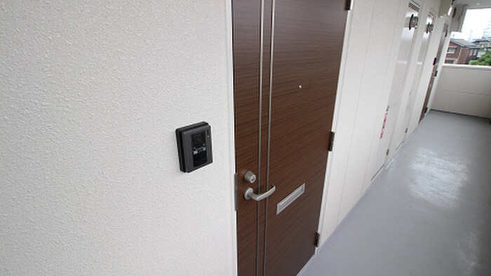 物件内観写真4　(玄関)