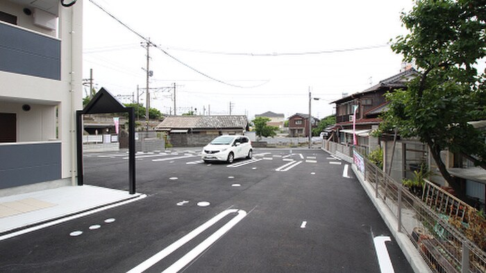 物件外観写真3　(駐車場)