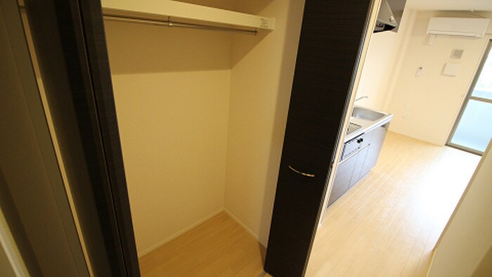 物件内観写真12　(収納)