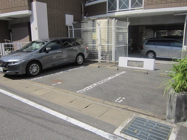 物件外観写真3　(駐車場)