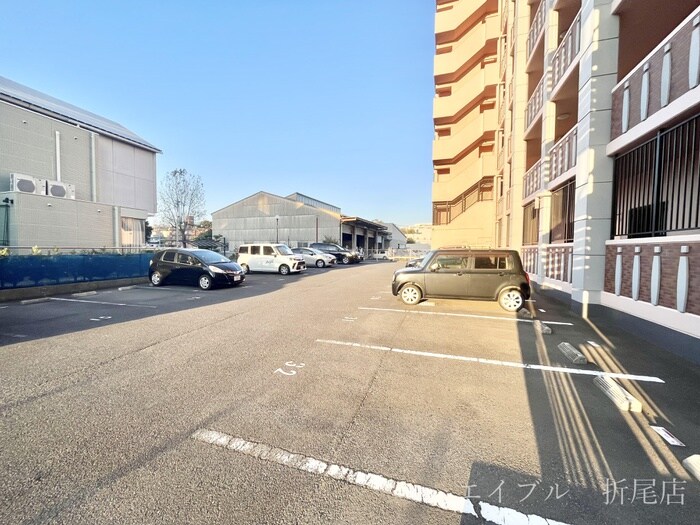 物件外観写真2　(駐車場)