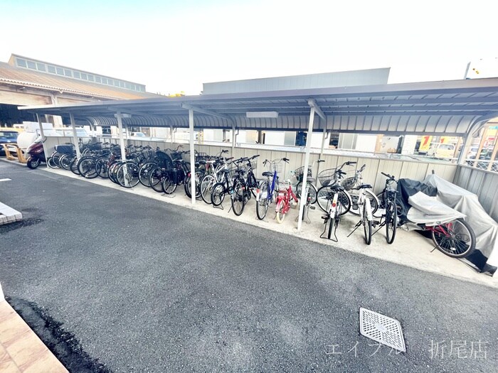 物件外観写真3　(駐輪場)