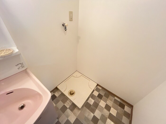 物件内観写真15　(洗濯機置場)