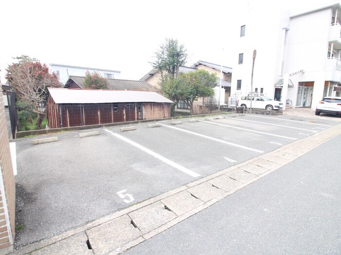 物件外観写真4　(駐車場)