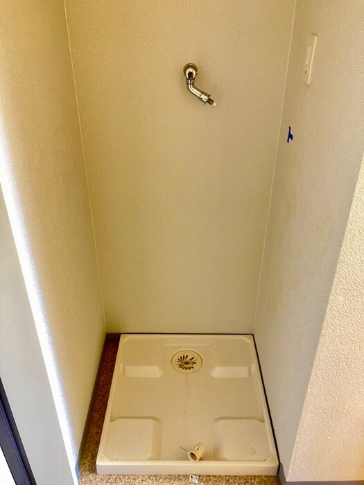 物件内観写真10　(洗濯機置場)