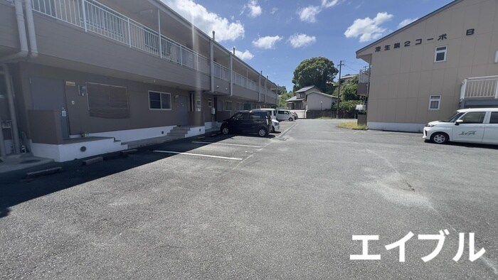 物件外観写真2　(駐車場)