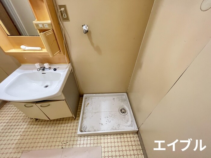 物件内観写真10　(洗濯機置場)