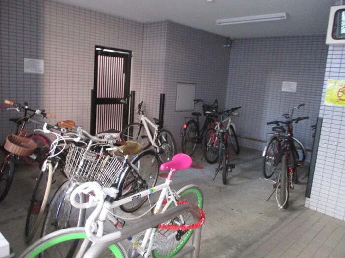 物件外観写真5　(駐輪場)