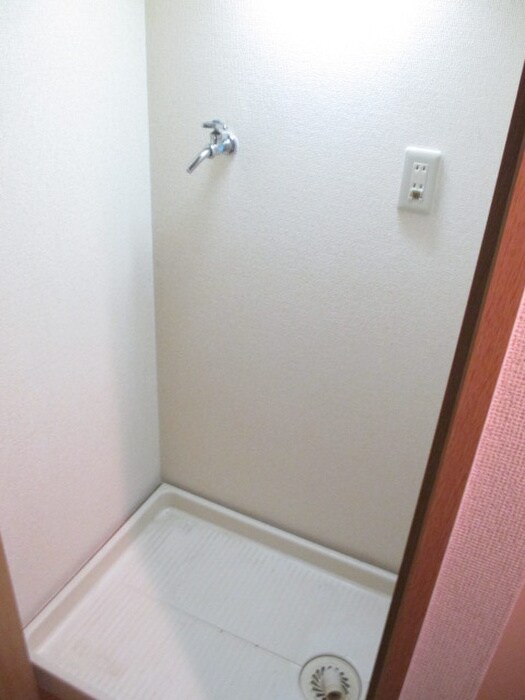 物件内観写真14　(洗濯機置場)