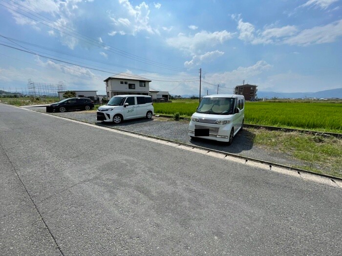物件外観写真2　(駐車場)