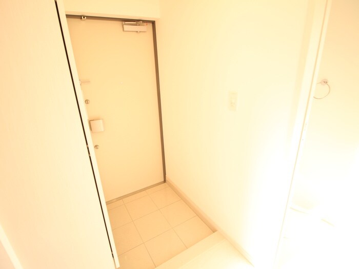 物件内観写真13　(玄関)