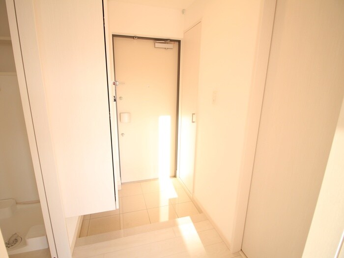 物件内観写真16　(玄関)