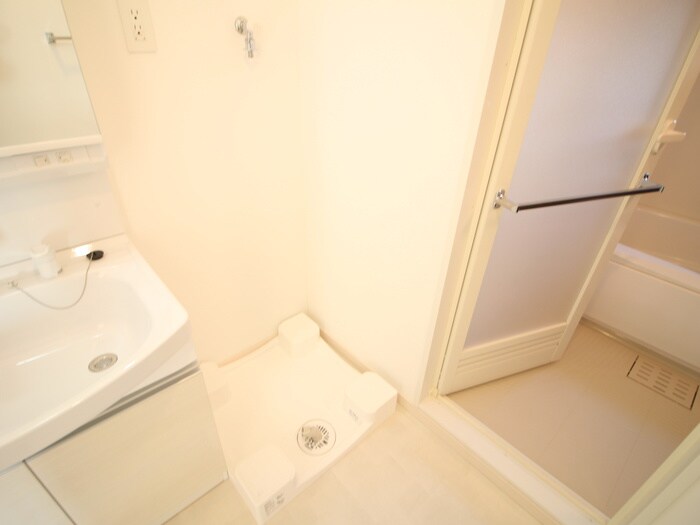 物件内観写真16　(洗濯機置場)