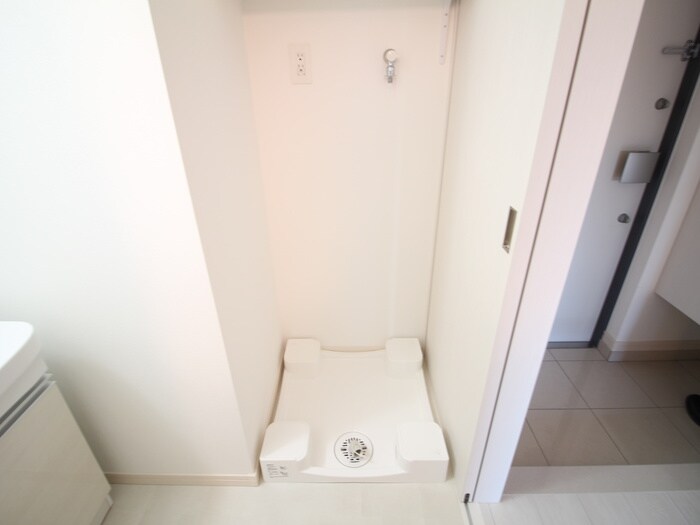 物件内観写真16　(洗濯機置場)