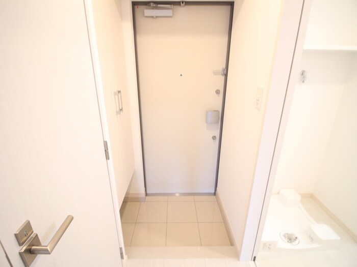 物件内観写真16　(玄関)