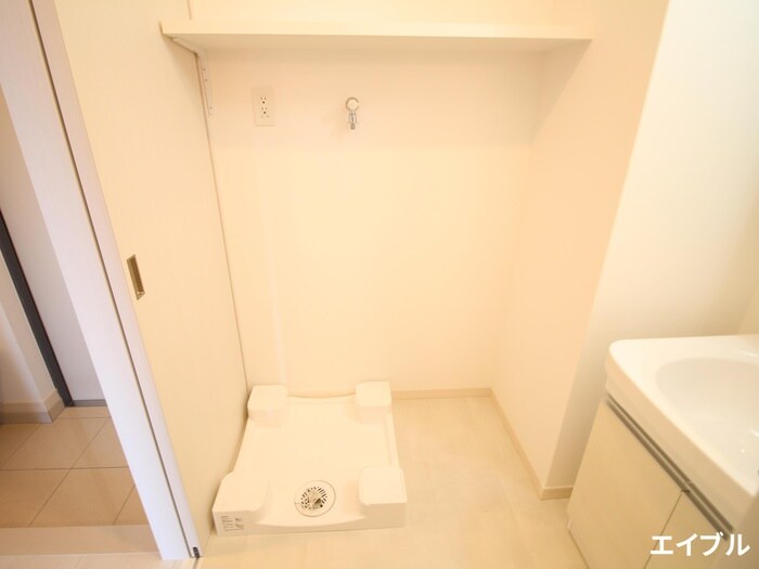 物件内観写真16　(洗濯機置場)