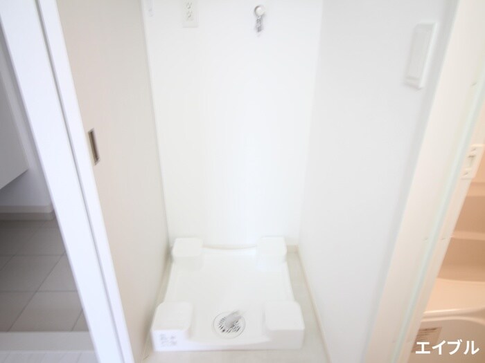 物件内観写真18　(洗濯機置場)