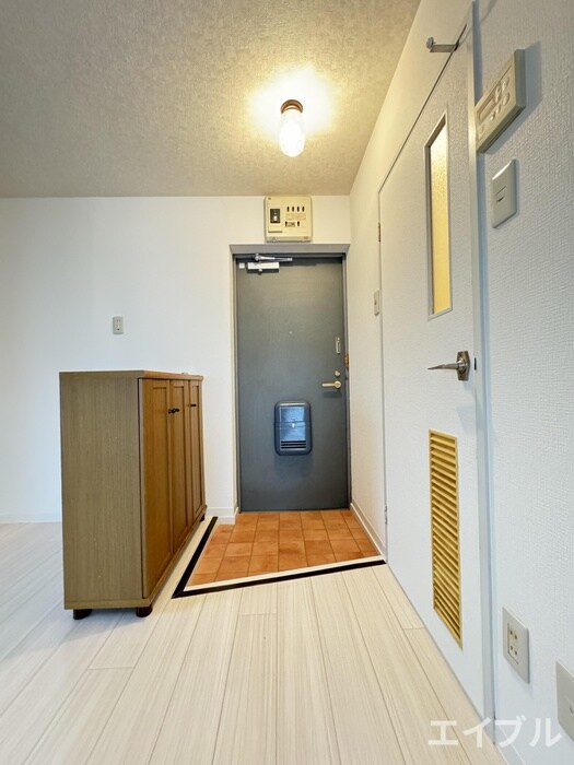 物件内観写真7　(玄関)