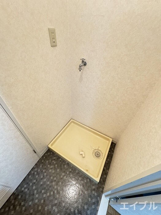 物件内観写真11　(洗濯機置場)