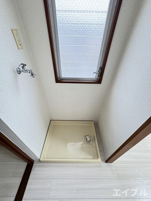 物件内観写真12　(洗濯機置場)