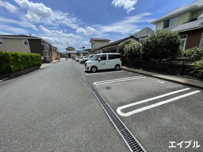 物件外観写真2　(駐車場)
