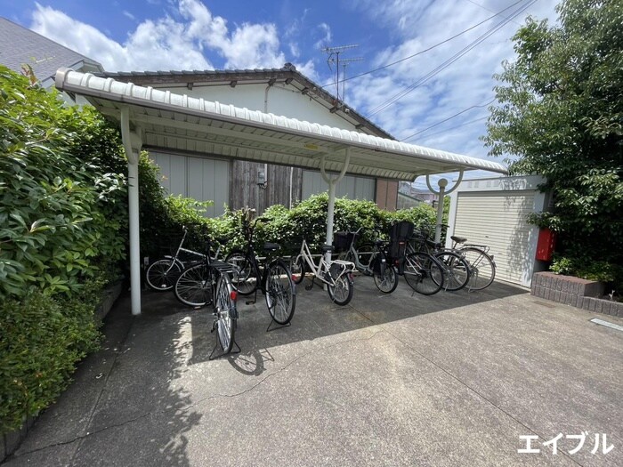 物件外観写真3　(駐輪場)