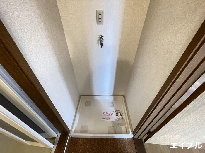 物件内観写真18　(洗濯機置場)